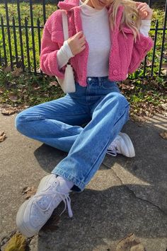 Pastel Winter Outfit, Fuzzy Jacket Outfit, Winter Outfit Pink, Pink Fall Outfits, Pink Jacket Outfit, Fleece Jacket Outfit, Cropped Jacket Outfit, Outfit Ideas Pink, Cropped Outfits