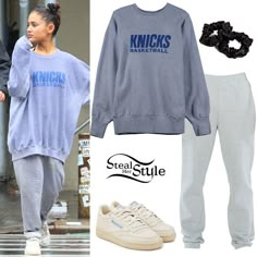 Knicks Sweatshirt, Ariana Grande Outfits Casual, Ariana Grande Outfits, Steal Her Style, Mode Chanel, Ariana Grande Style, Style Steal, Grey Joggers, Trendy Clothes