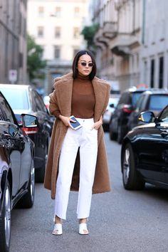 White Denim Jeans Outfit, Neutral Winter Outfit, Best White Jeans, How To Wear White Jeans, White Pants Outfit