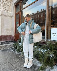 Black Girls Winter Outfits, Black Outfits Ideas, Winter Outfit Guide, Liza Rudkevich, Chic Christmas Outfit, Minimalist Winter Outfit, Tomboy Girls, All Black Outfits, Winter Outfits Snow