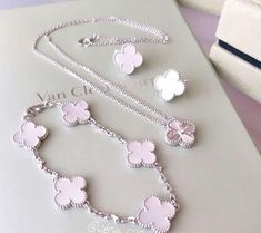 Girly Rich Lifestyle, Pink Luxury Jewelry, Van Cleef Jewelry Aesthetic, Name Brand Jewelry, Expensive Stuff To Buy, Rich Girl Accessories, Pink Expensive Aesthetic, Expensive Birthday Gifts For Her, Coquette Pandora Bracelet