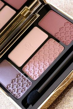 Mauve Eyeshadow, Luxury Makeup, Makeup Set, Makeup Brands, Makeup Palette, Love Makeup, Rose Garden, Beautiful Makeup, The Rose