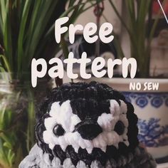 a crocheted black and white hat with the words free pattern no sew