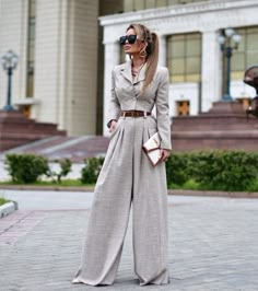 Classy Pantsuits For Women, Outfits Mom, Suits Wedding, Church Outfit, Women Suits, Modest Style, Woman Suit Fashion, Woman Dress, Venture Capital