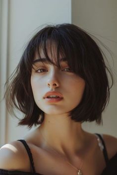 This soft layered bob with wispy bangs is the epitome of effortless beauty. The gentle layers frame the face beautifully, adding a touch of romance to your Haircuts For Square Faces, Bob Pendek, Straight Bob Haircut, Textured Bobs, Κούρεμα Bob, Haircut For Square Face, Cool Hairstyles For Girls, Trendy Bob Hairstyles, Best Bob Haircuts