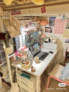 room, room inspiration, roomspo, room inspo, beige room, minimalistic room, minimal, white room, light room, colourful room, desk, desk space, desk inspo, deskspo, desk inspiration Study Table Decor, Furniture Ideas Bedroom, Japan Room, Bedroom Furniture Ideas, Wallpapers Home, Home Quotes, Wall Painting Art, Organization Home, Dorm Inspo