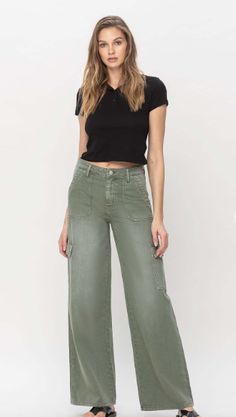 Vervet JeansNon Stretch DenimHigh Rise WaistUtility Cargo DetailWide Leg JeansFront Rise: 10 1/2"Inseam: 32"Leg Opening: 21"In Size 3/26100% Cotton Green High Rise Cargo Pants, Army Green Wide Leg Jeans, Green Jeans Cargo, Green Cargo Jeans, Marketing Clothing, Green Cargo Pants, Green Cargo, Clothing Retail, Selling Clothes