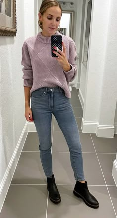 Casual Combat Boots Outfit Jeans, Straight Leg Jeans Combat Boots, Winter Boots With Straight Leg Jeans, Boyfriend Jeans Combat Boots, Straight Leg Jeans Snow Boots, Combat Boot Outfits Winter, Cable Knit Sweater Outfit, Combat Boot Outfits, Straight Leg Jeans Outfits