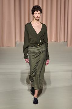 Philosophy di Lorenzo Serafini Fall 2024 Ready-to-Wear Collection Winter Fashion Outfits Casual, Lorenzo Serafini, Runway Looks, Office Style, Runway Collection, Street Style Looks, Fall 2024, Office Fashion, Winter Fashion Outfits