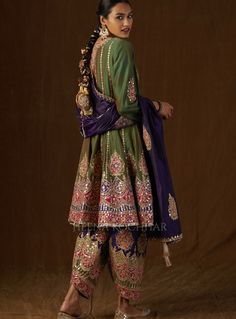 Heena Kochhar, Velvet Dress Designs, Pakistani Fashion Party Wear, Bridal Dress Fashion, Simple Pakistani Dresses, Boutique Dress Designs, Stylish Party Dresses, Party Wear Indian Dresses