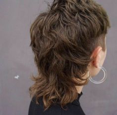 Curly Chelsea Haircut, Long Mullet Shaved Sides, Punk Mullet For Women, Longer Mullet, Messy Curly Bob, Mullet Shaved Sides, Mullet Braids, American Mullet, Gender Fluid Haircuts