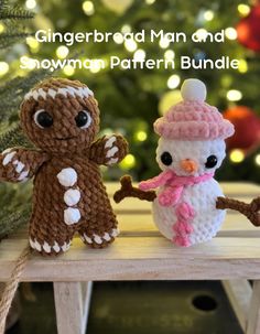 two crocheted gingerbread man and snowman dolls sitting on a wooden bench in front of a christmas tree