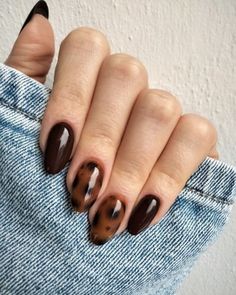 4 Μοντέρνες εκδοχές για καφέ νύχια! | ediva.gr Leopard Nail Art, Minimal Nails, Leopard Nails