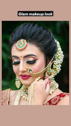 Baby Shower Makeup Indian, Baby Shower Makeup, Gujrati Wedding, Messy Ponytail Hairstyles, Simple Bridal Hairstyle, Curly Bridal Hair, Divya Bharti, Bridal Hair Tutorial, Bengali Saree