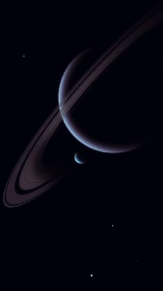 saturn and its rings in the night sky