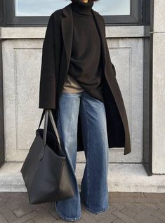 Jeans Trends 2023: 10 Totally Fresh Styles to Bookmark | Who What Wear Fashion 60s, Wide Leg Jeans Outfit, Victoria Beckham Outfits, Look Boho Chic, Look Jean, Fashion 90s, 90's Fashion, Jean Trends, Denim Trends