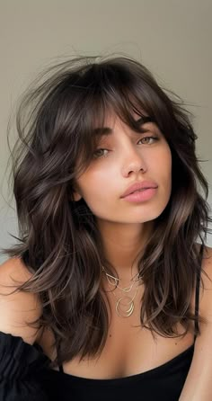 31 Shoulder Length Hair with Curtain Bangs for a Chic Update Check more at https://beautyfashionideas.com/fashion/31-shoulder-length-hair-with-curtain-bangs-for-a-chic-update/ Medium Hair With Volume, 2024 Trending Haircuts, Glow Up Haircut, Hair For Double Chin, Different Bang Styles Face Shapes, Shoulder Length Shag Hairstyles, Shag Curtain Bangs, Shoulder Length Hair Bangs, Hair Cuts 2024 Trends