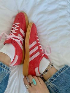 Trending Trainers, Shoe Inspo Aesthetic, Red Adidas Outfit, Valentines Shoes, Story Inspo Aesthetic, Red Adidas Shoes, Red Shoes Outfit