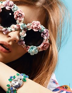 Rose Sunglasses, Flower Sunglasses, Glasses Fashion Women, Eyewear Trends, Coming Up Roses, Wearing Sunglasses, Fashion Glasses, Glasses Sunglasses