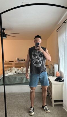 Best Shorts For Men, Summer Outfits For Men, Look 80s, Mens Casual Outfits Summer, Outfits For Men, Queer Fashion, Street Style Outfits Men, Shorts Fashion, Mens Outfit Inspiration