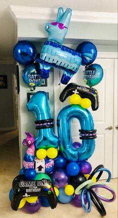 balloons and streamers are arranged in the shape of an air balloon for a 30th birthday