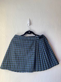 Pleated Mini Skort For School, Y2k Pleated Mini Skort, Retro Mini Length Tennis Skirt, Y2k Style Pleated Short Skort, Y2k Style Pleated Skirt Bottoms For School, Y2k Style Pleated Mini Skirt For School, Y2k Style School Pleated Skirt, Y2k Pleated Mini Skirt For Fall, Y2k Style Pleated Mini Skirt For Fall