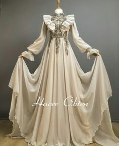 Fancy Flowy Dresses, Modest Fantasy Dress, Angel Dress Gowns, Wedding Dresses Garden, Detail Couture, Enchanting Wedding, Modern Princess, Princess Collection