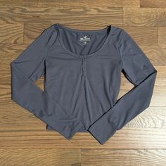 All Orders Ship In 1-3 Business Days! Blue Longsleeve Conditions: Like New/Clean Condition/Good Condition/No Holes/No Stains/No Pilling/No Fade Size Xs Henley Top Never Worn 88% Polyester 12% Elastane Smoke Free And Pet Free Home! Henley Top Outfit, Y2k Long Sleeve Top, Hollister Long Sleeve, Henley Long Sleeve, Cute Clothing, Y2k Long Sleeve, Christmas Clothes, Henley Top, Light Turquoise