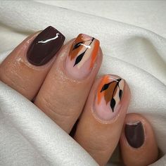 Square Nail Designs Fall, Nails With Leaves, Autumn Outdoors, Leaves Nails, Fall Leaves Nail Art, Simple Fall Nails, November Nails, Simple Gel Nails