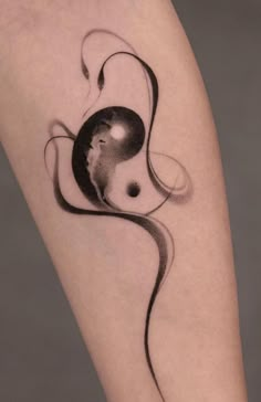 a woman's leg with an abstract tattoo design on the side of her thigh