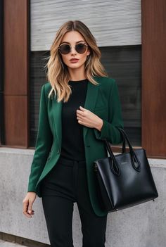 Fall Suits For Women, Fall Suits Women, Modern Professional Outfits Women, Green Blazer Outfits For Women, Conference Outfits Women, Green Blazer Women, Green Blazer Outfit, Outfit Formal Mujer, High Value Woman Style