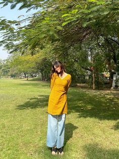 Kurta Set Poses, Short Kurti Photo Poses Aesthetic, Poses With Kurta, Poses In Kurti And Jeans, Kurta Picture Poses, Short Kurti Poses Aesthetic, How To Style Short Kurti With Jeans, Kurti Pose Ideas, Kurti Ideas For College