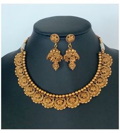 Long Mangalsutra, Jewellry Box, Dubai Gold Jewelry, Indian Gold Jewelry, Puri Recipes, Gold Bridal Necklace, Choker Necklace Designs, Diamond Mangalsutra