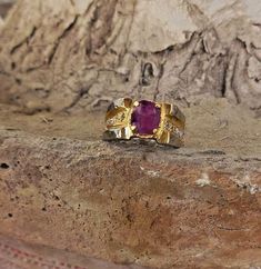 Afghanistan Real Pigon Blood Red Ruby Silver Ring Mens Ruby Ring Natural Yaqoot Stone Ring Original Red Ruby Mens Fine Ring * Total Carat: 2 Carat * Total Weight Silver: 20 grams * Origin: Afghanistan * Ring Sizes: All US, UK International Size Available (5US,6US,7US,8US,9US,10US,11US,12US,13US,14US,15US,16US) * Re-sizable: Yes * Type: Natural Unheated Untreated Gemstone * Shipment Via FedEx Note: Stone Color as seen on the Store We take the photos mostly in a Natural Daylight Night Light condit Yaqoot Stone, Mens Ruby Ring, Ruby Silver Ring, Rubin Ring, Fine Ring, Ring Men, Ring Mens, Blood Red, Red Ruby