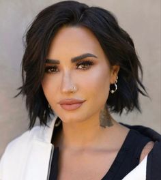 Demi Lovato Haircut, Demi Lovato Short Hair, Braun Hair, Demi Lovato Hair, Demi Lovato Style, Long Bob Hairstyles, Celebrity Wallpapers, Body Wave Hair, Hair Stylist Life