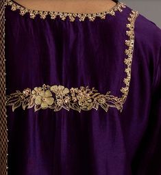 Grara Dress, Pakistani Kurti, Ring Jewellery Design, Hand Beaded Embroidery, Hand Embroidery Dress, Boutique Suits, Cute Sewing Projects, Hand Work Blouse