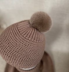 This is a really adorable Hand Knitted Baby's hat and snood.  This hat is very warm and soft as it is knitted from - 100% fine Italian Merino wool. For the comfort of the baby there is no any seams. Removable rabbit fur pompom.  ♥ Ready to ship, size - 2-3 years ( 48-50cm) ♥ Hand knitted.  ♥ 100 % extra fine Merino wool. ♥ Hand wash. Newborn Socks, Knitted Hats Kids, Knit Baby Sweaters, Hand Knit Socks, Baby Mittens, Hat And Scarf Sets, Baby Hats Knitting, Baby Jacket, Baby Yellow