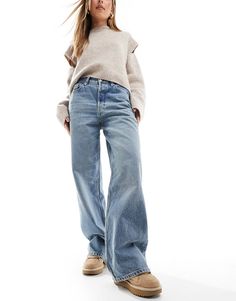 Jeans by Mango Join the jean scene Straight fit High rise Belt loops Five pockets Outfit Jean Bleu Clair, Pale Blue Jeans, Causal Chic, Straight Jeans Outfit, Basic Streetwear, Look Jean, Holiday Dress Outfit, Mango Jeans, Skirt Co Ord