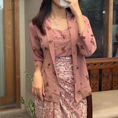 Indonesian Fashion Casual, Berkain Outfit, Model Tunik Batik, Kebaya Casual, Outfit Kebaya, Kebaya Outfit, Kebaya Style, Ootd Kebaya, Model Dress Batik