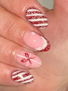 Red Christmas Nails Candy Canes, Kid Christmas Nails, Mary Crismas, Pink Candy Cane Nails, Christmas Nails Ideas Holiday, Preppy Christmas Nails, Christmas Gel Nail Ideas, Christmas Nails For Kids, Candy Nails Designs