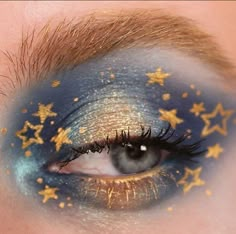 Subtle Colourful Eye Makeup, Rusty Eyeshadow Looks, Space Makeup Simple, Whimsical Eye Makeup, Art Makeup Creative, Gold Blue Makeup, Sun Makeup Looks, Funky Eyeshadow, Indie Makeup Looks