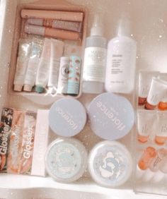 Kawa Starbucks, Koleksi Makeup, Alat Makeup, Peach Aesthetic, Aesthetic Skincare, 40th Gifts, Skincare Organization, Pretty Skin Care, Foto Baby