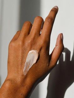 Dermatologist Dendy Engelman shares her tips for caring for dry hands during winter, plus the best products to try. Moisturizer Aesthetic, Remove Skin Tags Naturally, Erase Wrinkles, Effective Skin Care Products, Lose 40 Pounds, Dry Hands, Body Moisturizer, Skin Care Regimen, Skincare Products