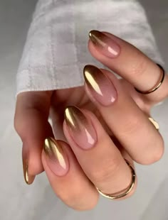 25 Gold Nails That Add Elegance To Your Look Nail Spring, Unghie Sfumate, Golden Nails, Smink Inspiration, Thanksgiving Nails, Metallic Nails, Classy Nails, Chic Nails, Gold Nails