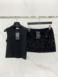 Model Clubbing Outfit, Sparkly Top And Jeans, 20 Birthday Outfit, New Years Outfits, 21st Birthday Outfit, Fest Temaer, Party Fits, Paris Mode