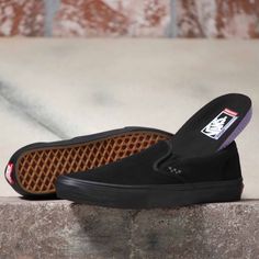 Vans Skate Slip On Features: DURACAP™ - reinforced materials, deeper knurl texture on the toe bumpers, and higher sidewall heights provide a more heritage look with increased durability and protection. FULLY REDESIGNED UPPERS - Reconstructed with a molded heel counter and internal tongue straps for a locked-in fit and more board control. SickStick™ - rubber compound to deliver more grip and boardfeel. POPCUSH™ - energy return sockliners provide superior cushioning and impact protection while hel Vans Slip On Pro, Long Skate, Vans Slip On Shoes, Tenis Vans, Vans Store, Vans Checkerboard, Vans Skate, Black Vans, Vans Slip On