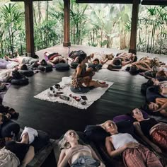 Meditation Class Aesthetic, Meditation Group Aesthetic, Yoga Classes Aesthetic, Group Yoga Aesthetic, Yoga Circle, Healing Retreat Spiritual, Group Yoga Photoshoot, Retreat Aesthetic, Meditation Circle