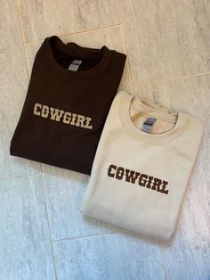 Y2k Cowgirl, Sorority Sweatshirts, Trendy Hoodies, Retro Western, Crewneck Design, Cute Shirt Designs, Embroidery Sweatshirt, Gildan Sweatshirts, Cute Sweatshirts