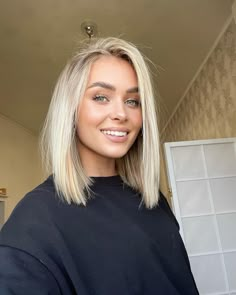 The Butterfly Haircut, Butterfly Haircut, Blonde Hair Transformations, Blonde Hair Inspiration, Blonde Hair Looks, Penteado Cabelo Curto, Happy Hair, Short Pixie Cut, Short Blonde Hair