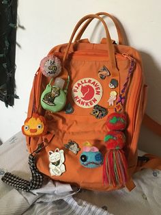 Fjallraven Kanken Mini Aesthetic, Bag Decorating Ideas Handbags, Kanken No.2, Kanken Backpack Decoration, Kanken Decoration, Kanken Mini Aesthetic, Fjallraven Kanken Outfit